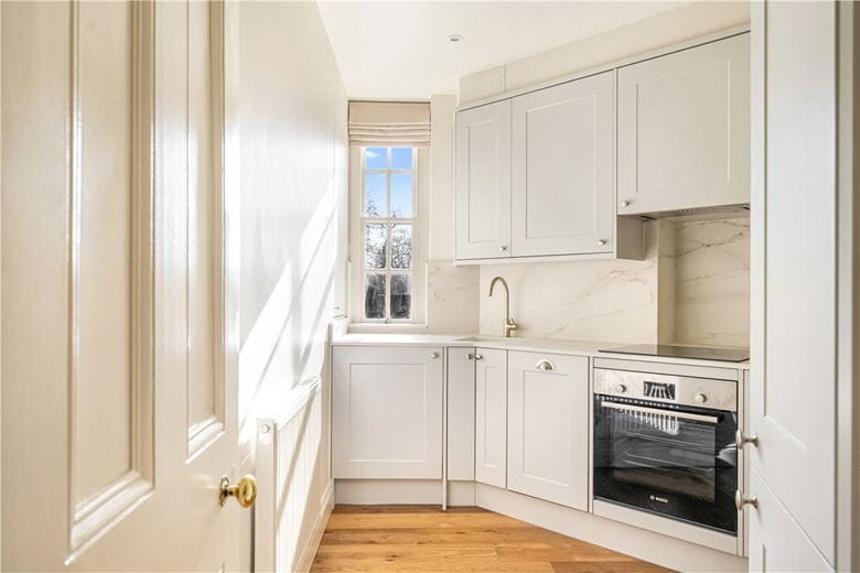 1 bedroom flat, Mallord Street, Chelsea SW3 - Available