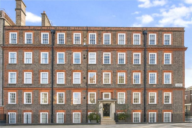 1 bedroom flat, Mallord Street, Chelsea SW3 - Available