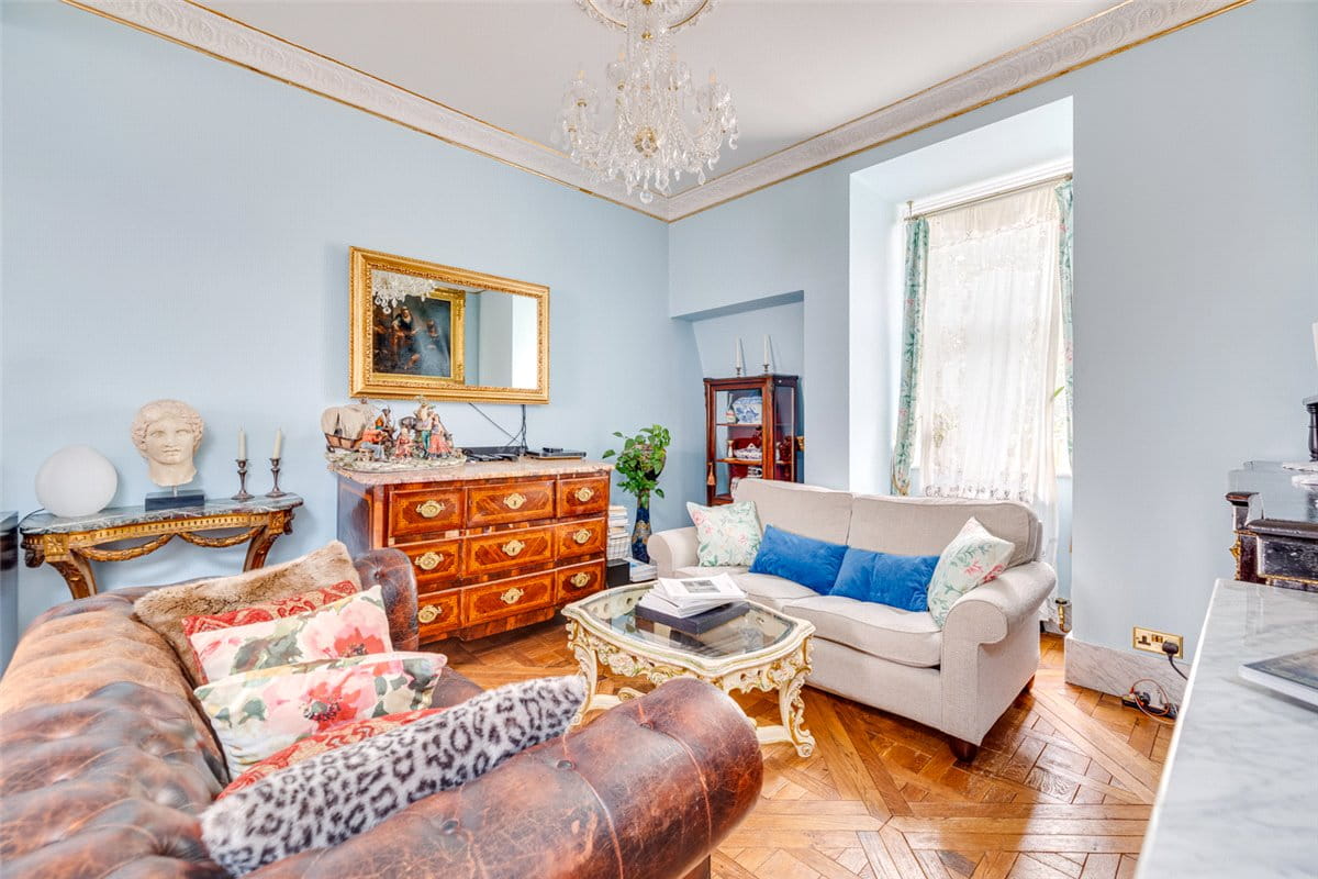 1 bedroom flat, Sloane Gardens, Chelsea SW1W - Available
