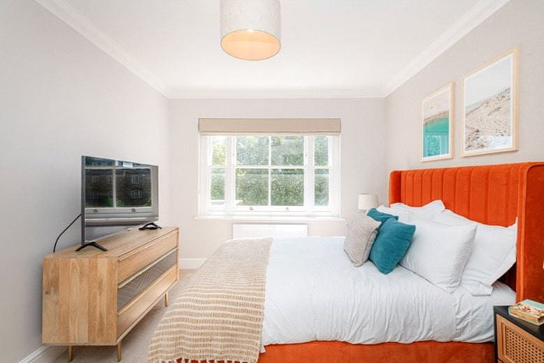 2 bedroom flat, Lexham Gardens, Kensington W8 - Available