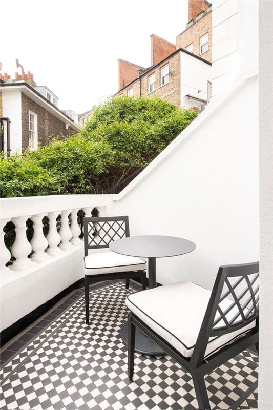 2 bedroom flat, Prince Of Wales Terrace, Kensington W8 - Available