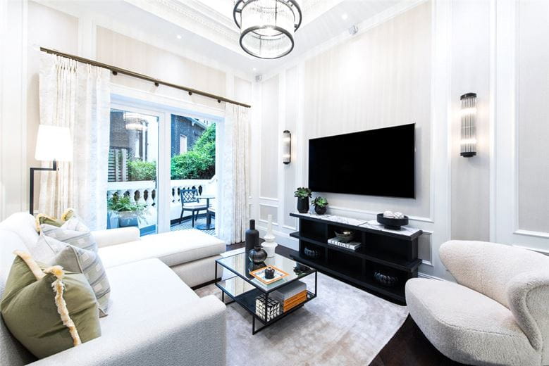 2 bedroom flat, Prince Of Wales Terrace, Kensington W8 - Available