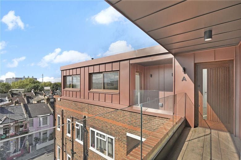 2 bedroom flat, Brewster Gardens, North Kensington W10 - Available