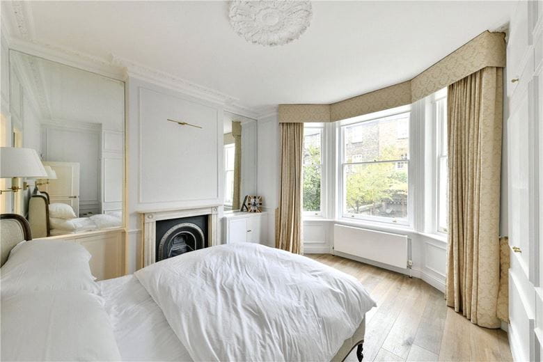 2 bedroom flat, Elm Park Road, Chelsea SW3 - Available