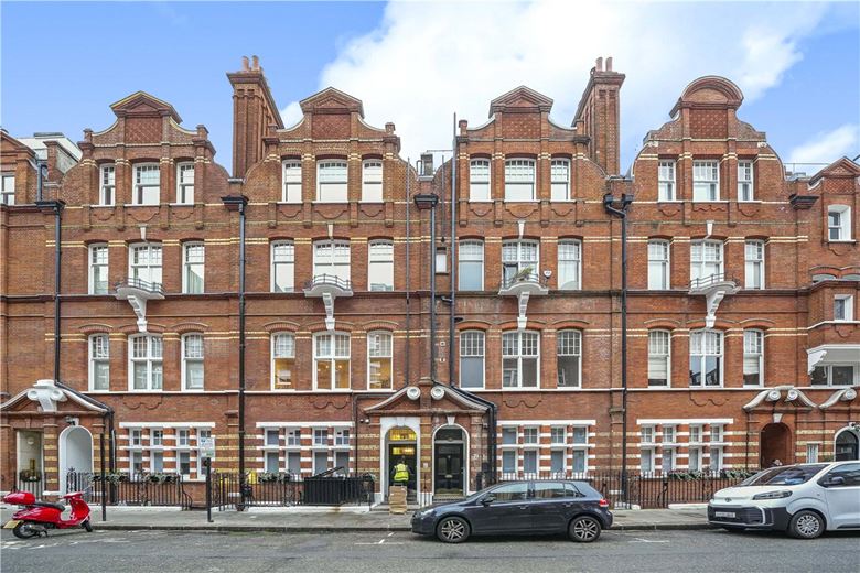  bedroom flat, Egerton Gardens, Knightsbridge SW3 - Available