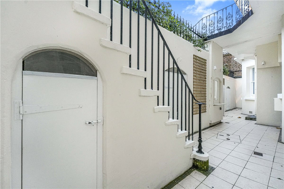 3 bedroom flat, Holland Park, London W11 - Available