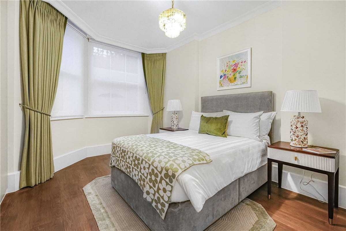3 bedroom flat, Holland Park, London W11 - Available