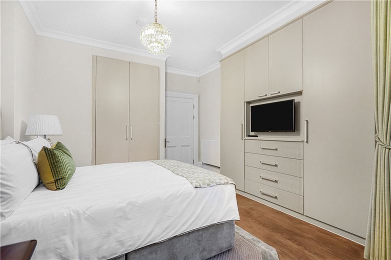 3 bedroom flat, Holland Park, London W11 - Available
