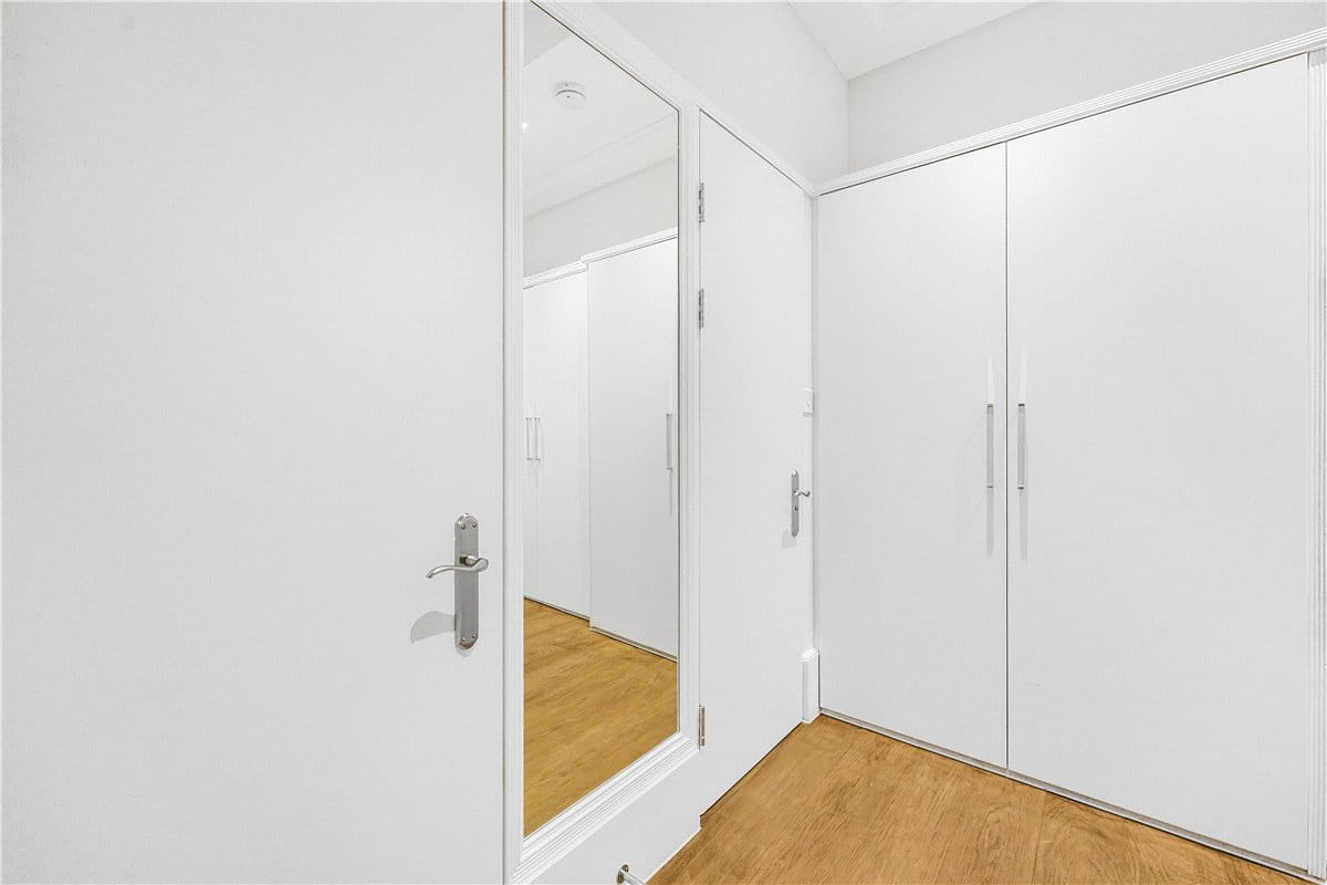 3 bedroom flat, Holland Park, London W11 - Available