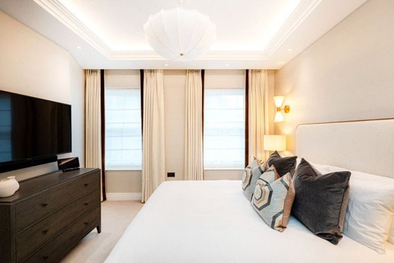 2 bedroom flat, Prince Of Wales Terrace, Kensington W8 - Available