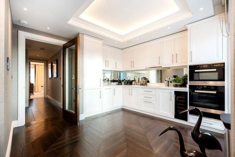 2 bedroom flat, Prince Of Wales Terrace, Kensington W8 - Available