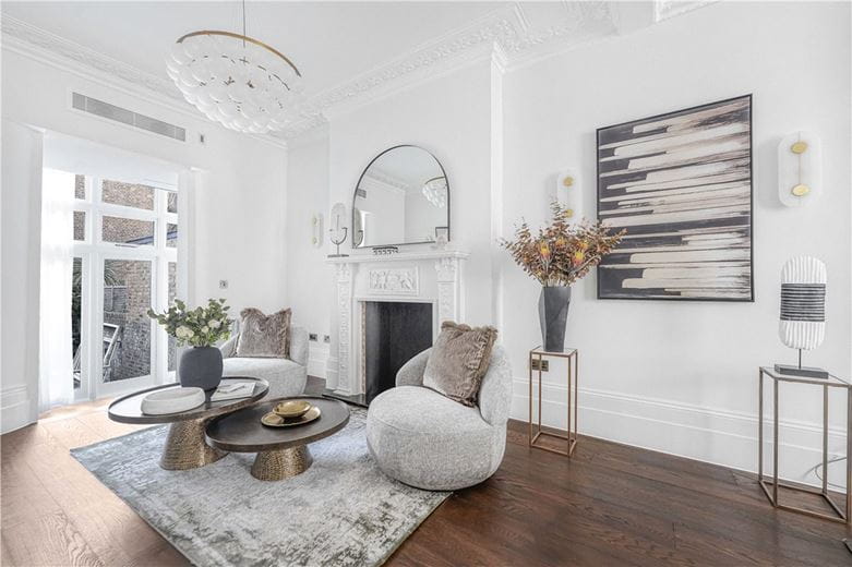 5 bedroom house, Oakley Street, Chelsea SW3 - Available