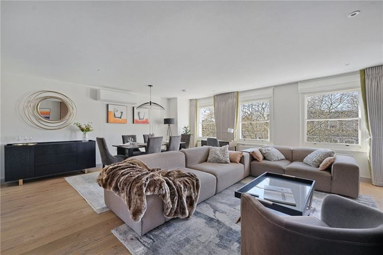 3 bedroom flat, Beaufort Gardens, Knightsbridge SW3 - Available