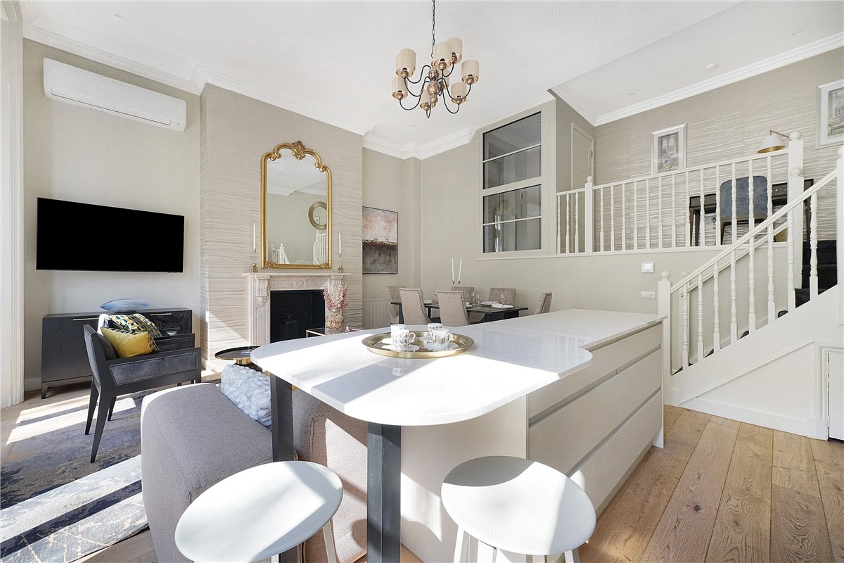 4 bedroom flat, Beaufort Gardens, Knightsbridge SW3 - Let Agreed