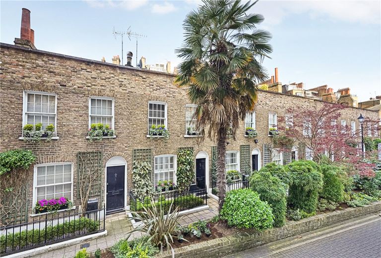 2 bedroom flat, Beaufort Gardens, Knightsbridge SW3 - Available