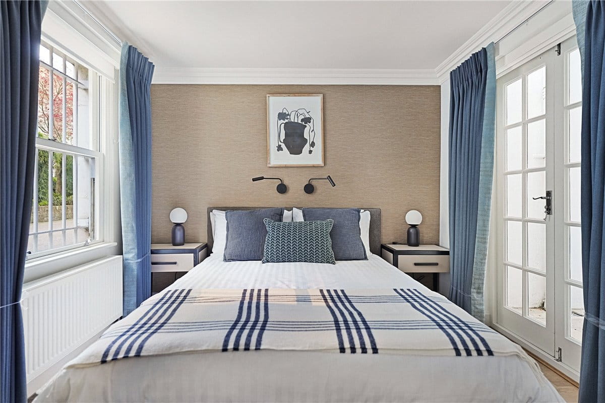 2 bedroom flat, Beaufort Gardens, Knightsbridge SW3 - Available