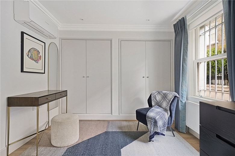 2 bedroom flat, Beaufort Gardens, Knightsbridge SW3 - Available