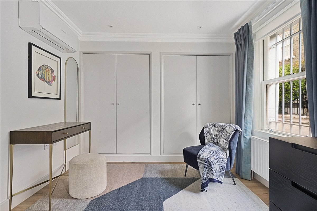 2 bedroom flat, Beaufort Gardens, Knightsbridge SW3 - Available