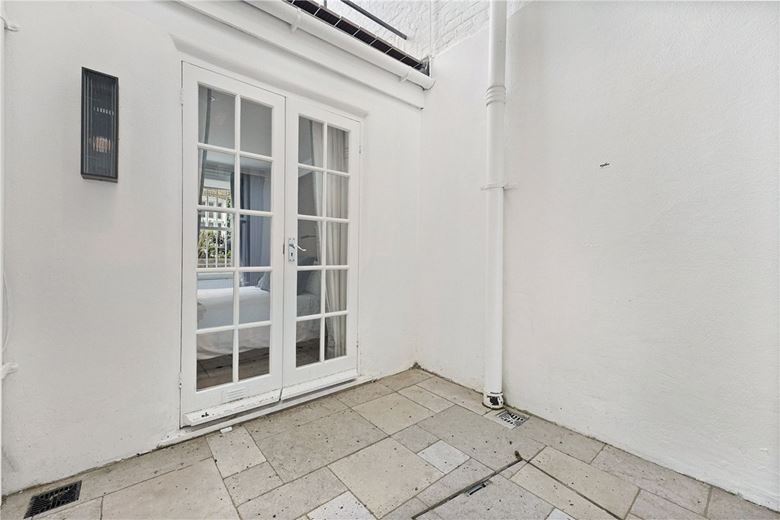 2 bedroom flat, Beaufort Gardens, Knightsbridge SW3 - Available