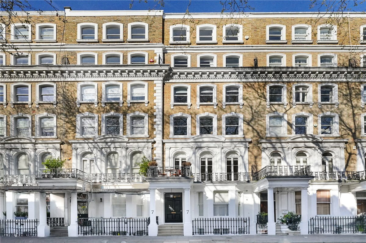 2 bedroom flat, Beaufort Gardens, Knightsbridge SW3 - Available