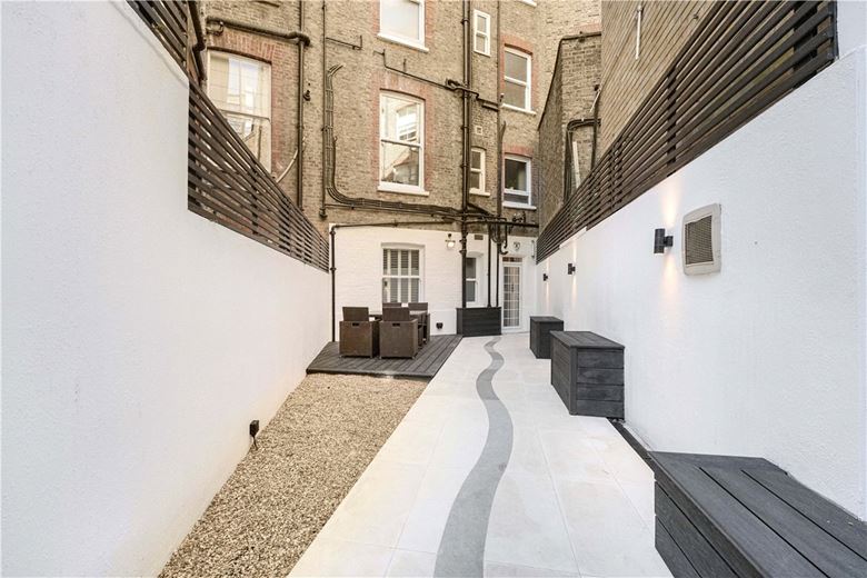 2 bedroom flat, Cresswell Gardens, South Kensington SW5 - Available