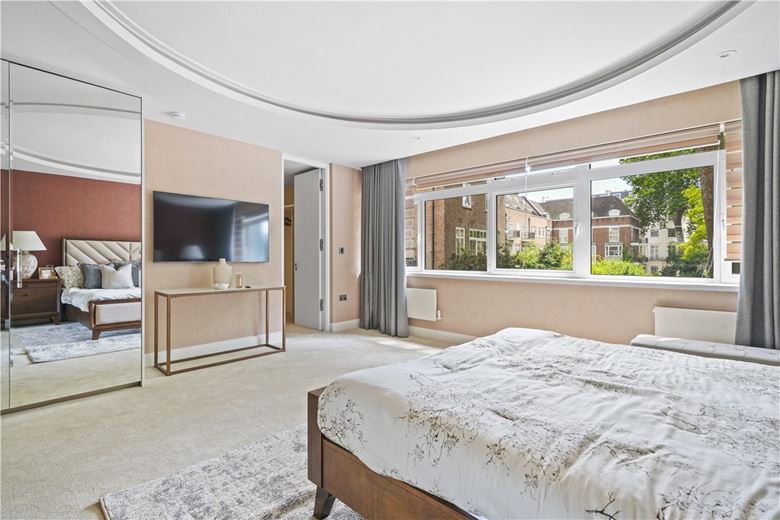 3 bedroom flat, Gloucester Square, Hyde Park Estate W2 - Available