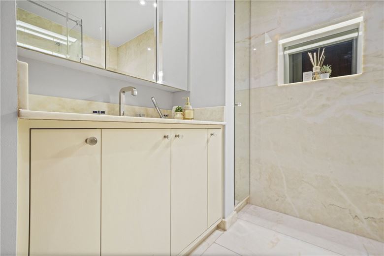 3 bedroom flat, Gloucester Square, Hyde Park Estate W2 - Available