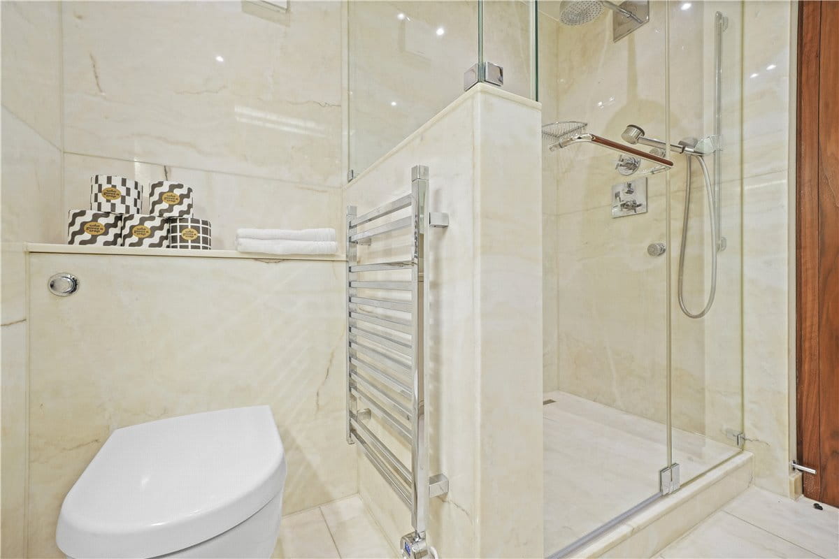 3 bedroom flat, Gloucester Square, Hyde Park Estate W2 - Available