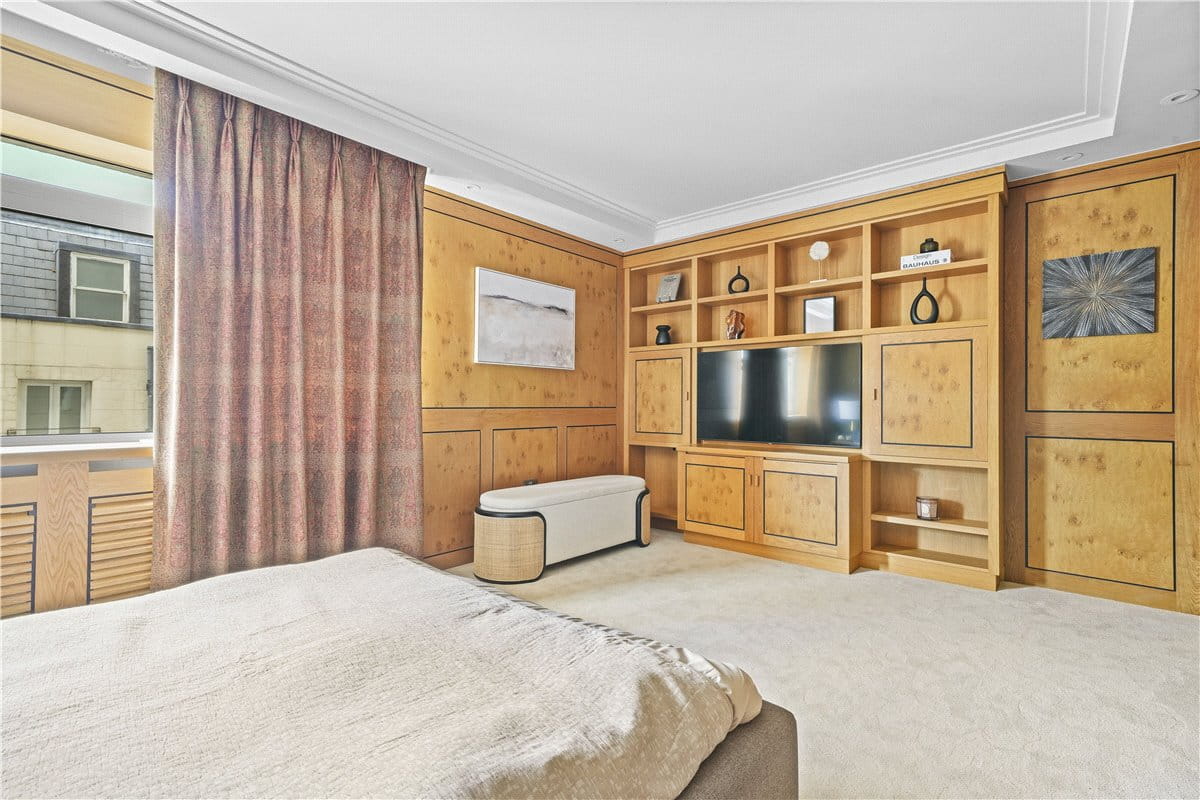 3 bedroom flat, Gloucester Square, Hyde Park Estate W2 - Available