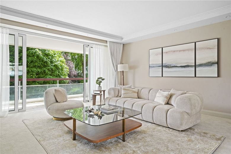 3 bedroom flat, Gloucester Square, Hyde Park Estate W2 - Available