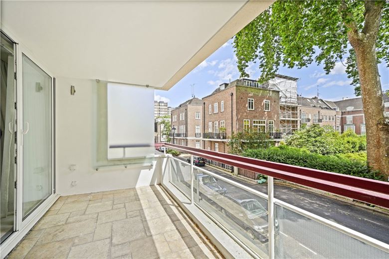 3 bedroom flat, Gloucester Square, Hyde Park Estate W2 - Available