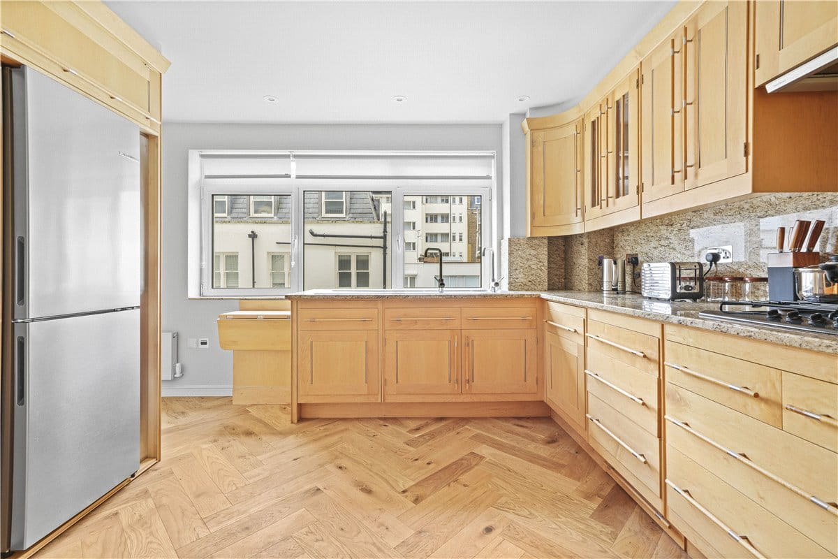 3 bedroom flat, Gloucester Square, Hyde Park Estate W2 - Available