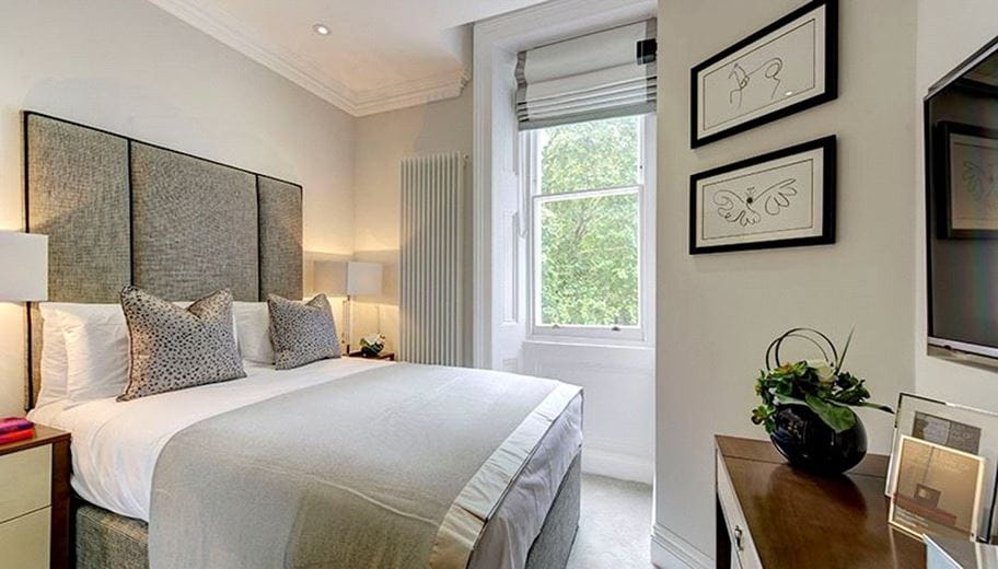  bedroom flat, Kensington Gardens Square, London W2 - Available