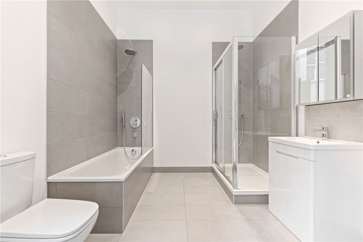 3 bedroom maisonette, Egerton Gardens, Knightsbridge SW3 - Available