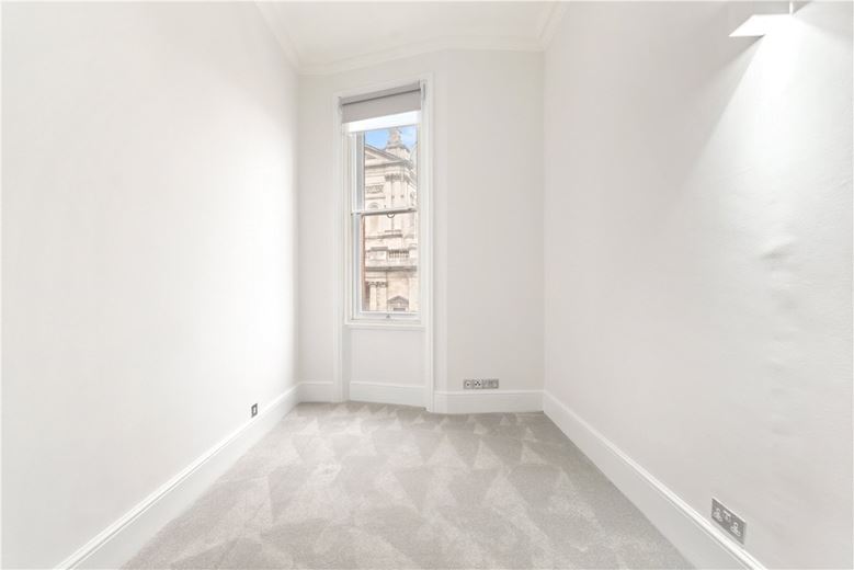 3 bedroom maisonette, Egerton Gardens, Knightsbridge SW3 - Available