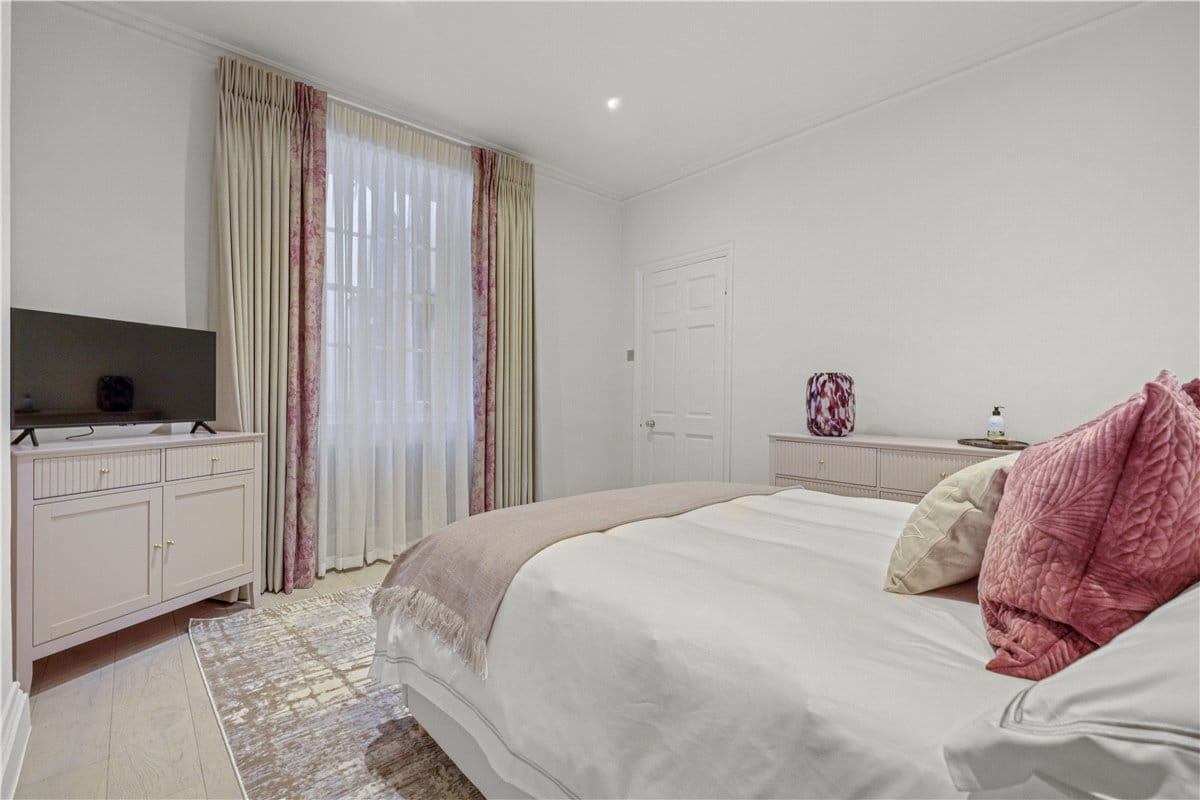 6 bedroom house, Ennismore Gardens, Knightsbridge SW7 - Available