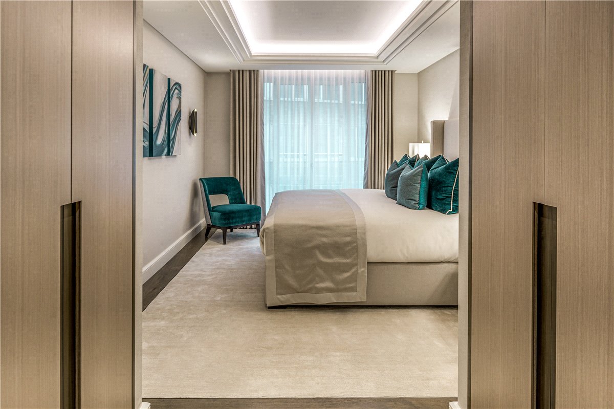 2 bedroom flat, Lancelot Place, Knightsbridge SW7 - Available