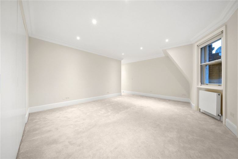 4 bedroom maisonette, Egerton Gardens, Knightsbridge SW3 - Available