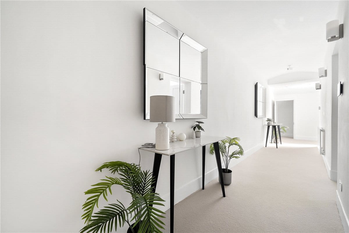 4 bedroom flat, Southwell Gardens, South Kensington SW7 - Available