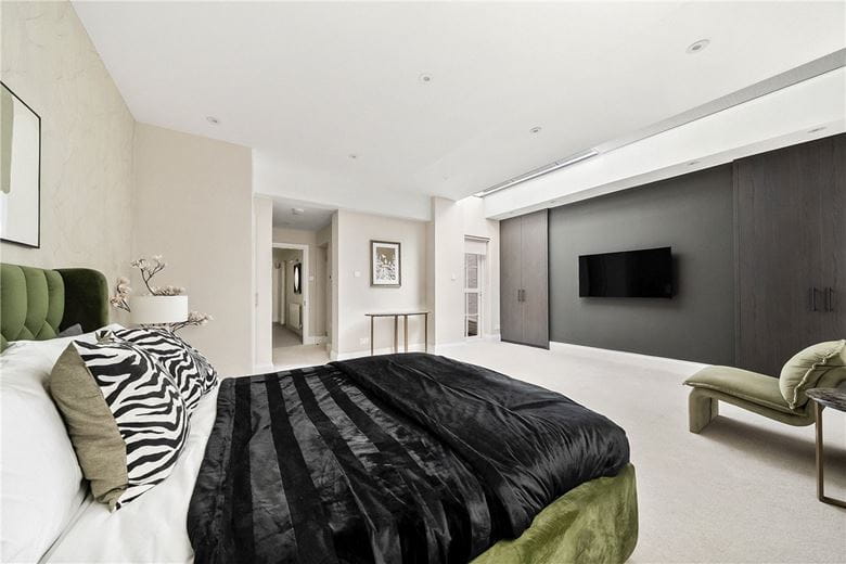 4 bedroom flat, Southwell Gardens, South Kensington SW7 - Available