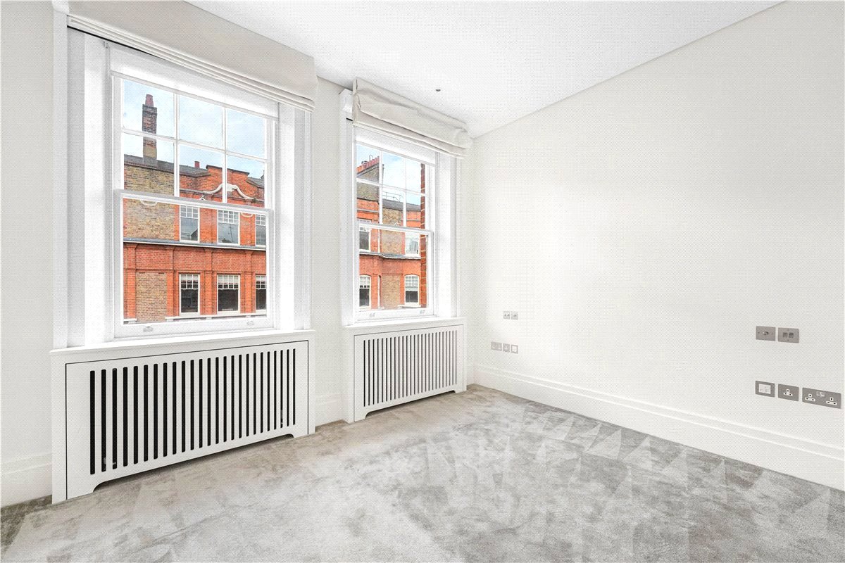 4 bedroom flat, Wynnstay Gardens, Allen Street W8 - Available