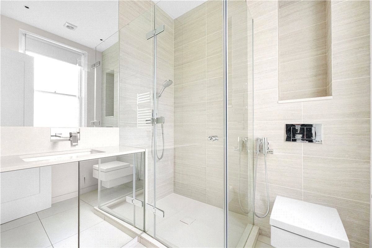 4 bedroom flat, Wynnstay Gardens, Allen Street W8 - Available