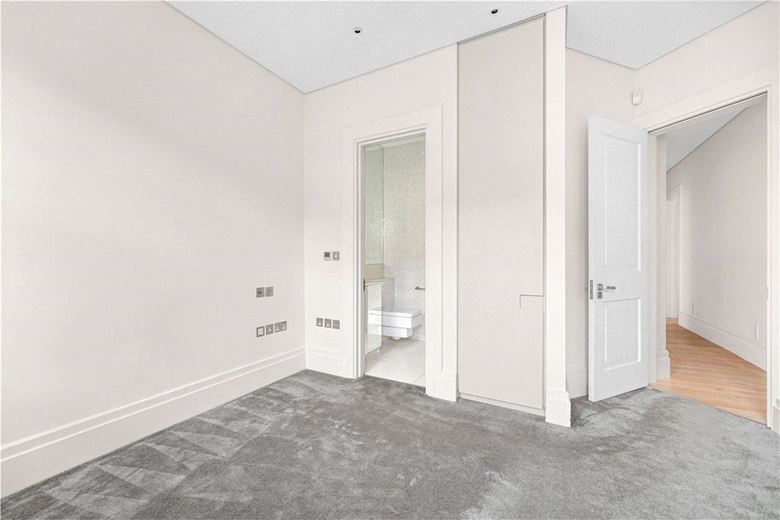 4 bedroom flat, Wynnstay Gardens, Allen Street W8 - Available