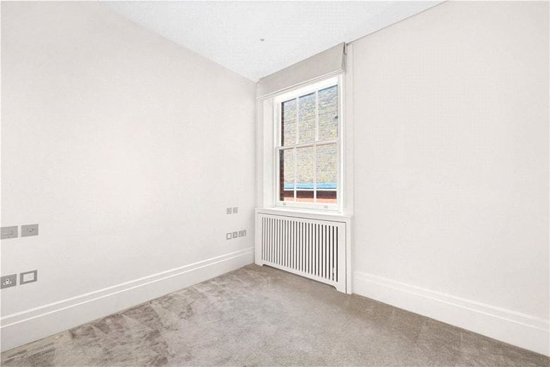 4 bedroom flat, Wynnstay Gardens, Allen Street W8 - Available