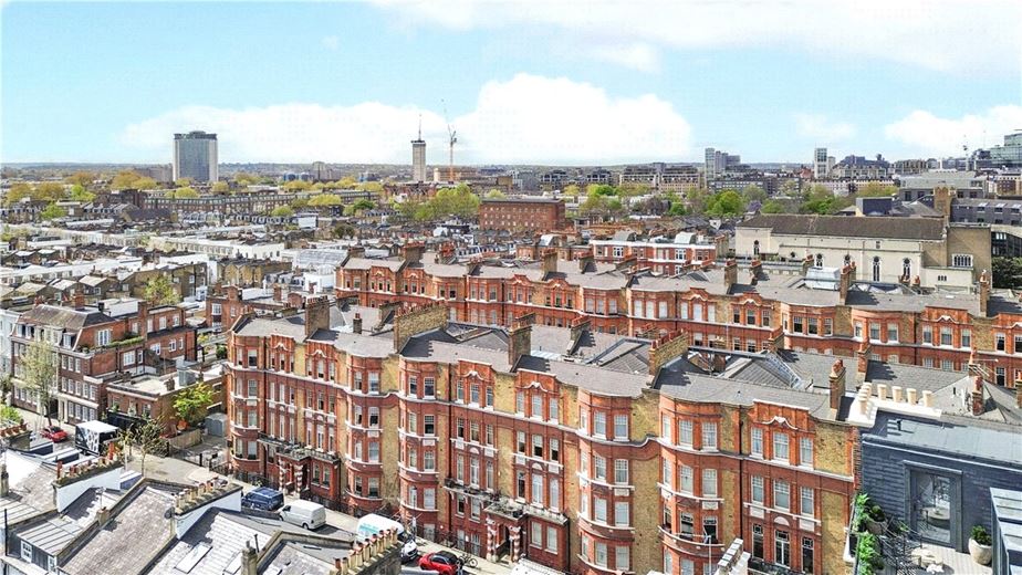 4 bedroom flat, Wynnstay Gardens, Allen Street W8 - Available