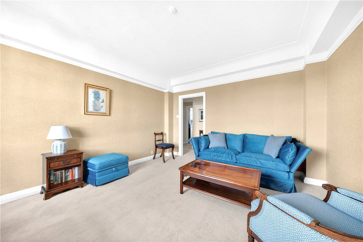 2 bedroom flat, York House, 1 Turks Row SW3 - Available