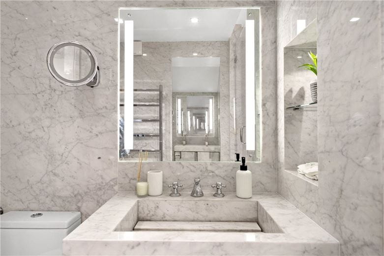 4 bedroom flat, Kingston House South, Ennismore Gardens SW7 - Available