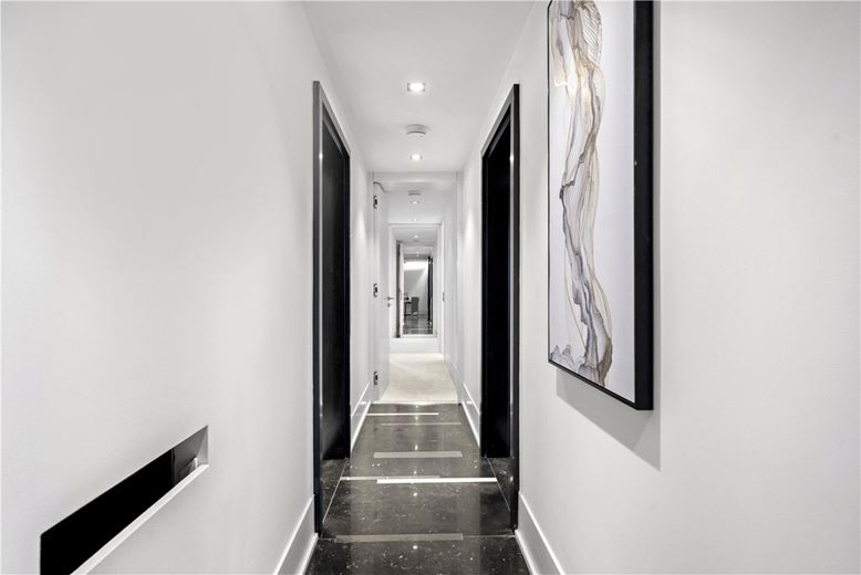 4 bedroom flat, Kingston House South, Ennismore Gardens SW7 - Available