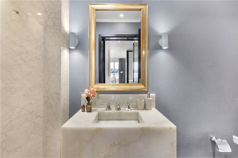 4 bedroom flat, Kingston House South, Ennismore Gardens SW7 - Available