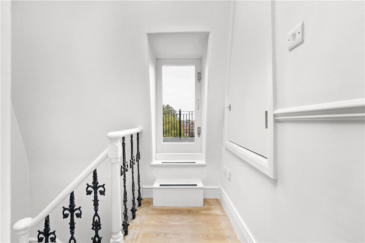 3 bedroom flat, Cadogan Square, Knightsbridge SW1X - Available